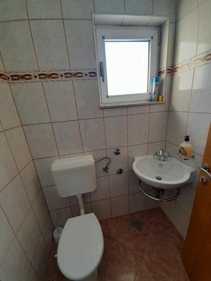 Holiday Home Anita Unesic Exterior photo