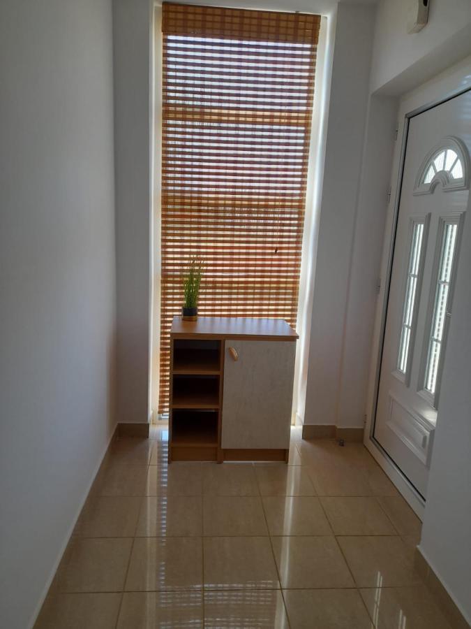 Holiday Home Anita Unesic Exterior photo